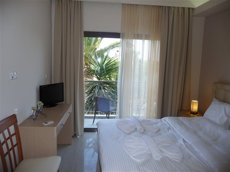 Oasis Beach Hotel - Adults Only Anissaras Exterior photo